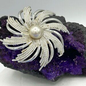 Giveaway Sarah Coventry Faux Pearl Pinwheel Brooch 60s Elegant Mid Century